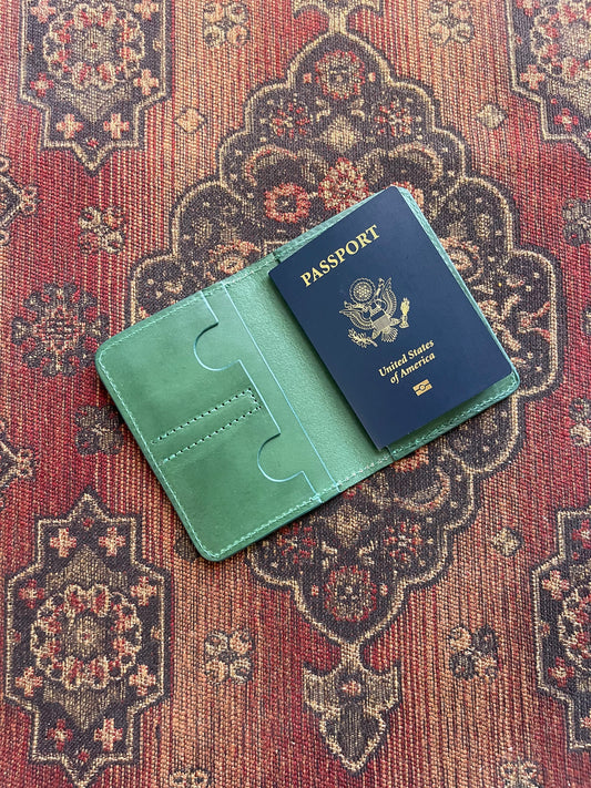 The Avery Pass Port Wallet in Clover